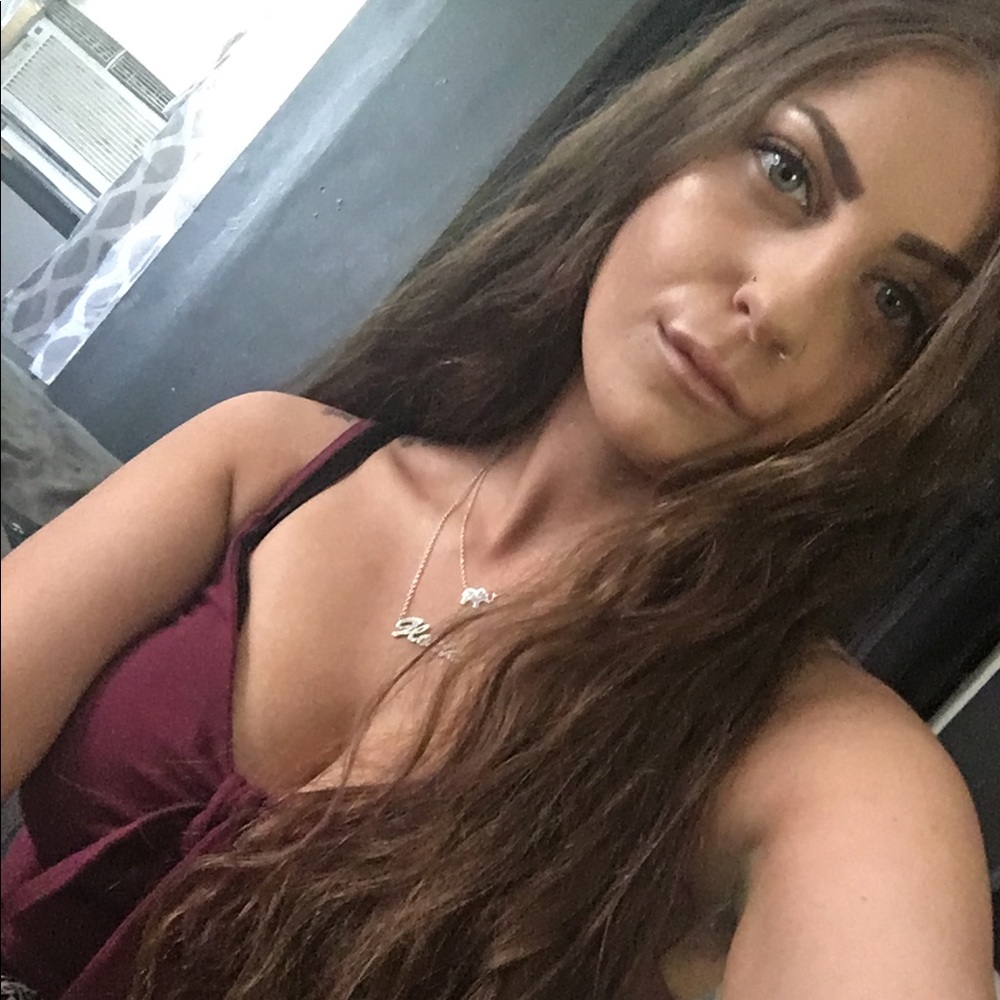 Meet your Posher, Gloria